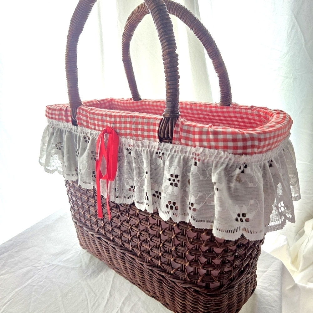 Adorable Vintage Basket Handbag - Picture 7 of 10